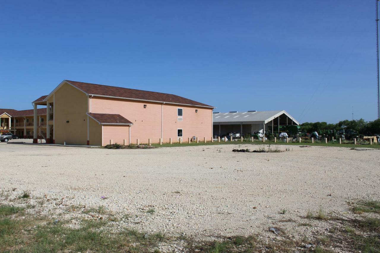 Horizon Inn & Suites Pearsall Exteriér fotografie