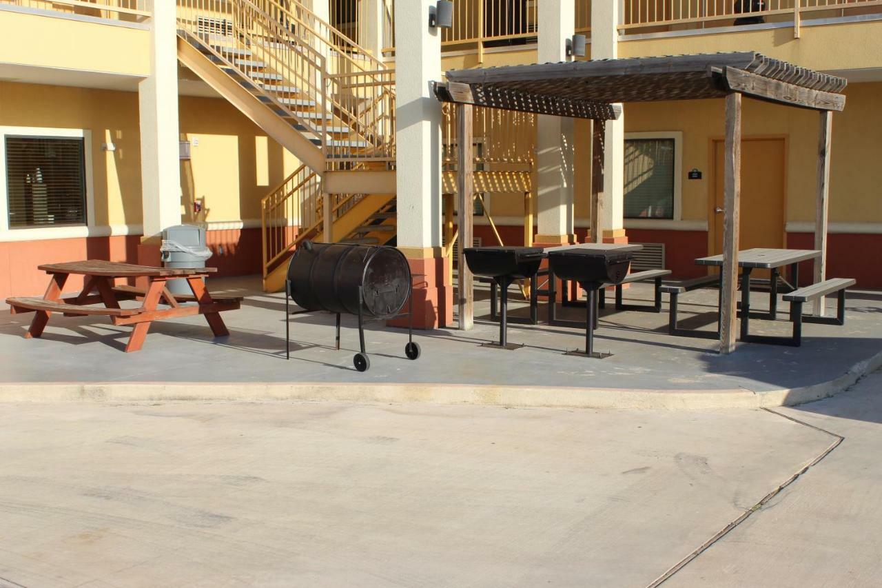 Horizon Inn & Suites Pearsall Exteriér fotografie