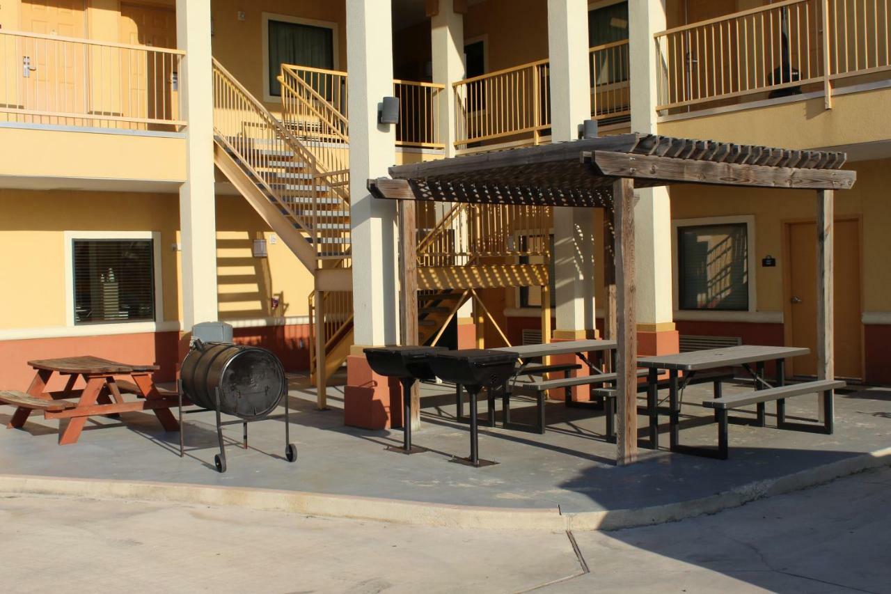 Horizon Inn & Suites Pearsall Exteriér fotografie